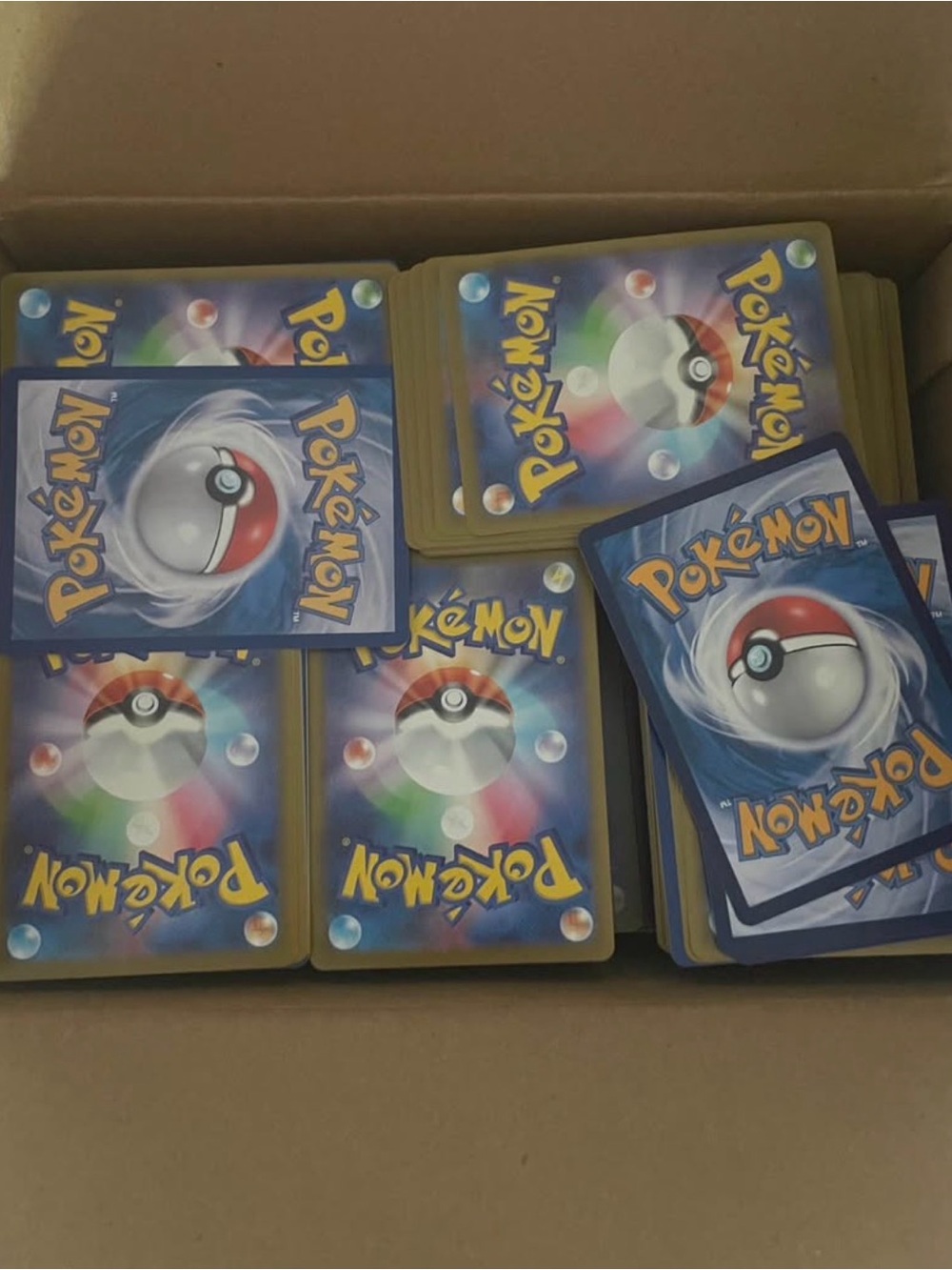 Lot of + 1,000 Pokemon Trading Cards